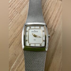 Skagen ladies rectangular silver tone watch NEW BATTERY